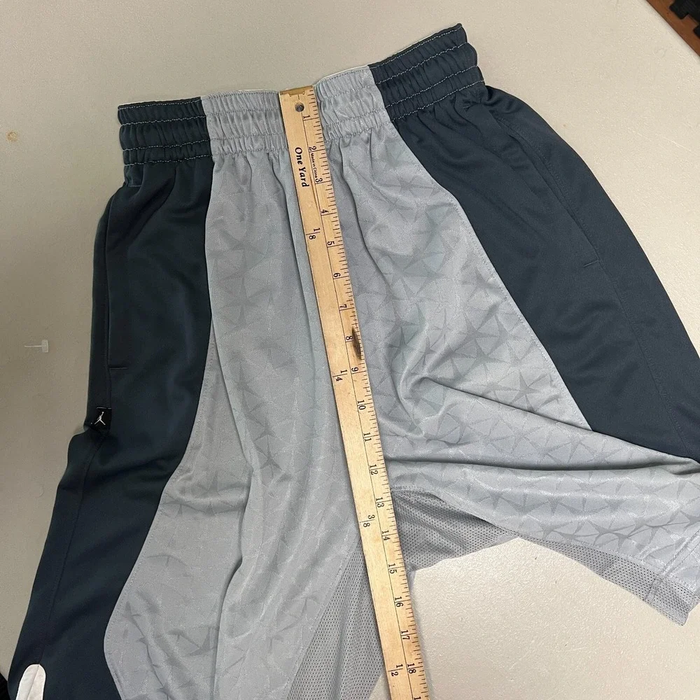 Nike Air Jordan Basketball Shorts Mens Small‎ Gray Black Dri Fit All Over Print